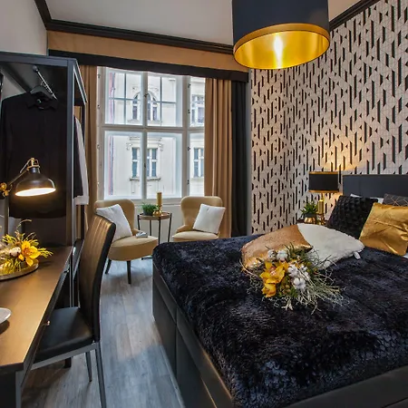 Golden Hotel
