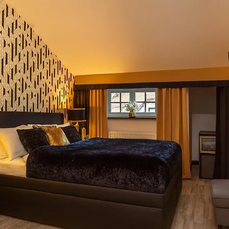 Golden Hotel